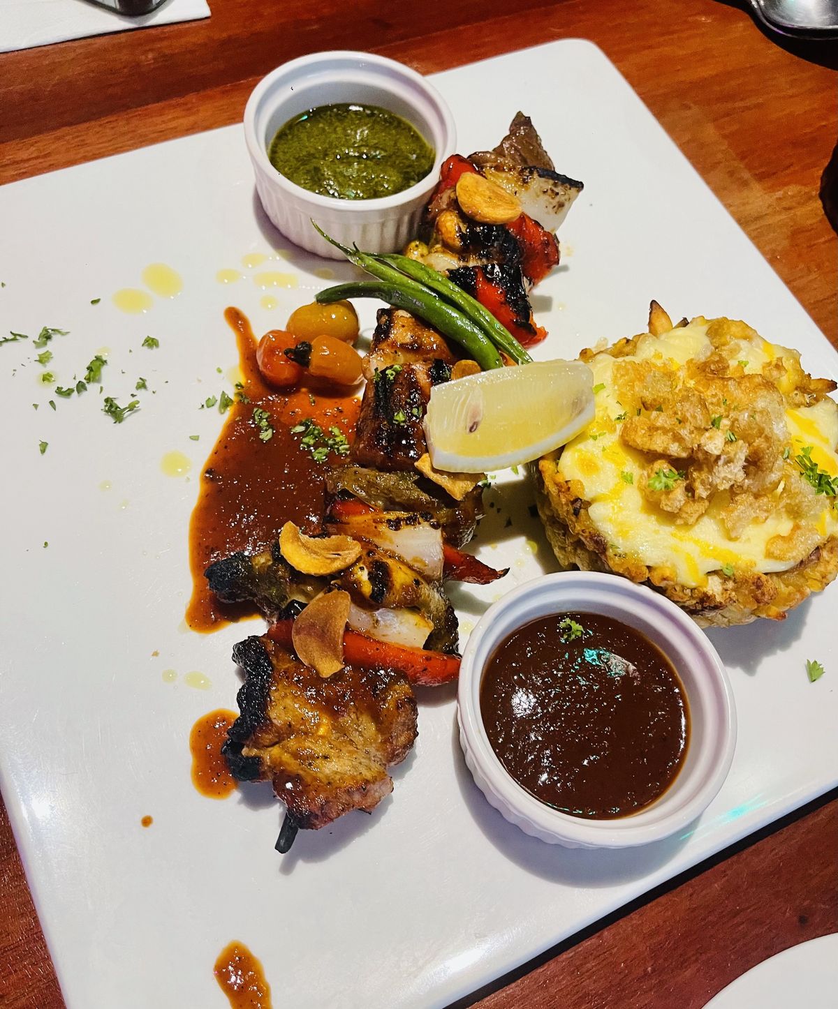 Grilled skewers with chimichurri and a cheese gratin, by Chef Moreno Benigno